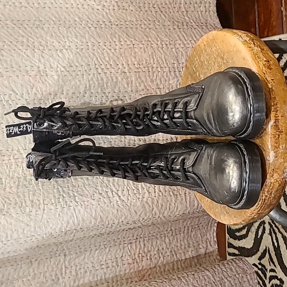 Y2K Dr. Martens - Picture 3 of 7